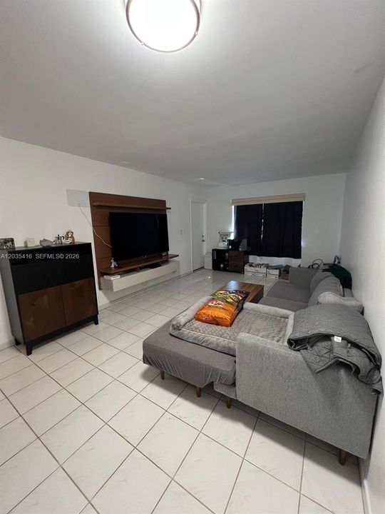 For Sale: $130,000 (1 beds, 1 baths, 615 Square Feet)