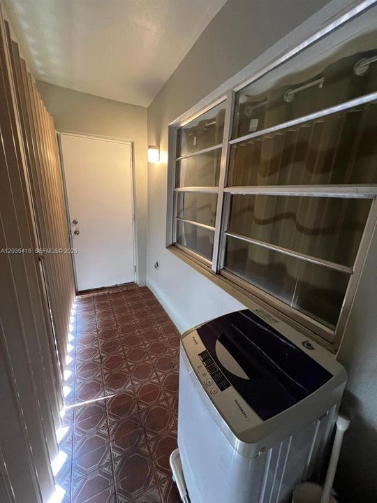 For Sale: $130,000 (1 beds, 1 baths, 615 Square Feet)