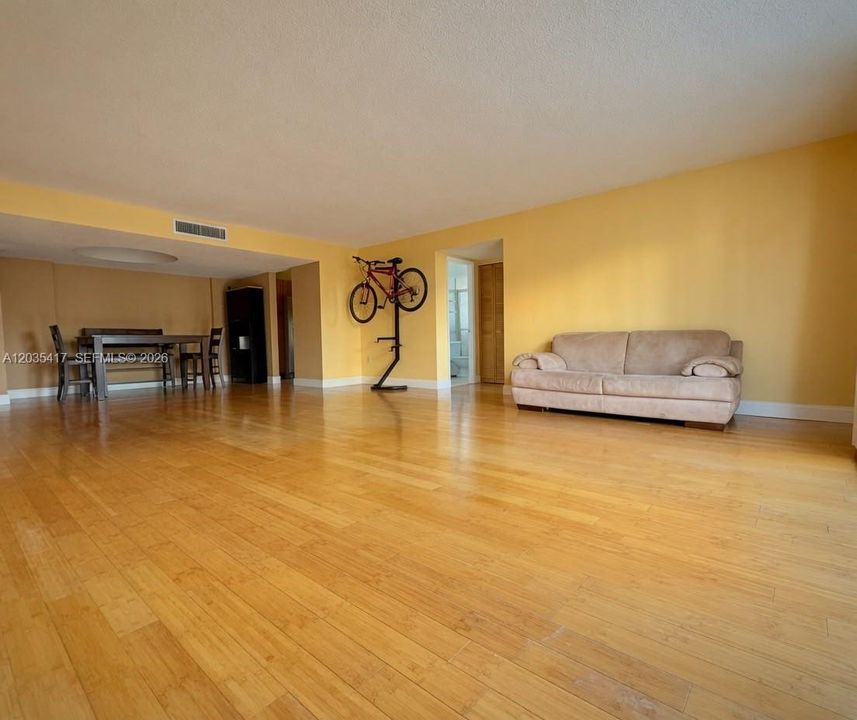 For Sale: $289,999 (2 beds, 2 baths, 1666 Square Feet)