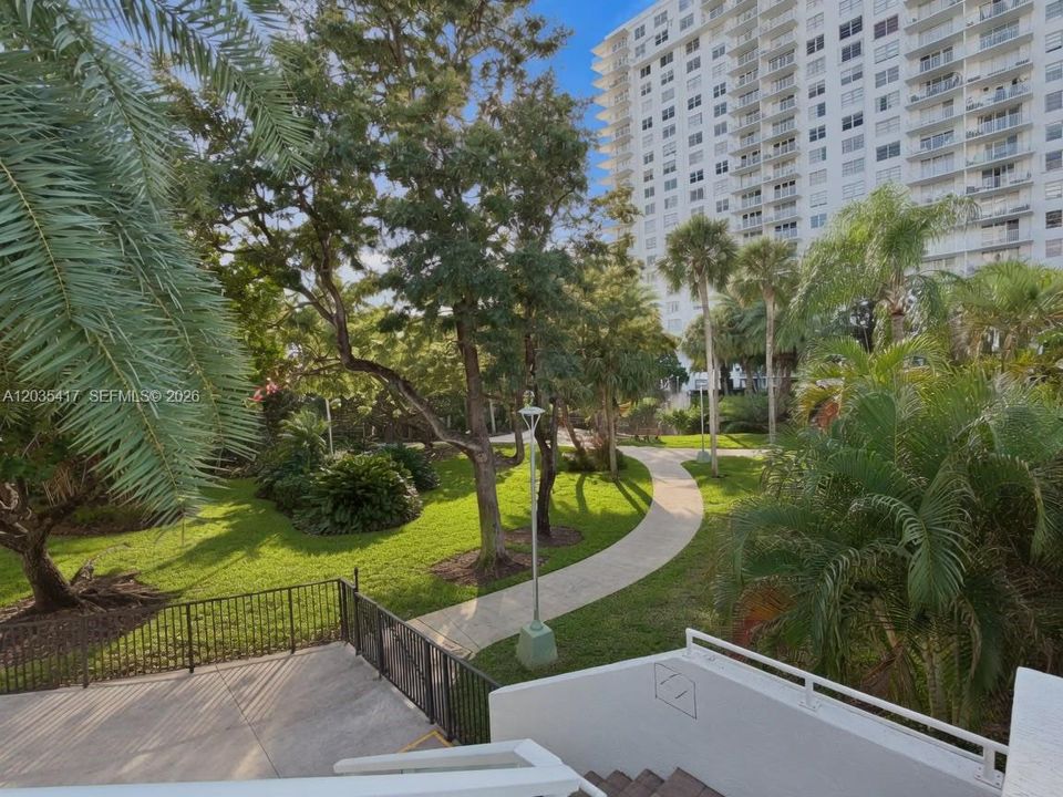 For Sale: $289,999 (2 beds, 2 baths, 1666 Square Feet)