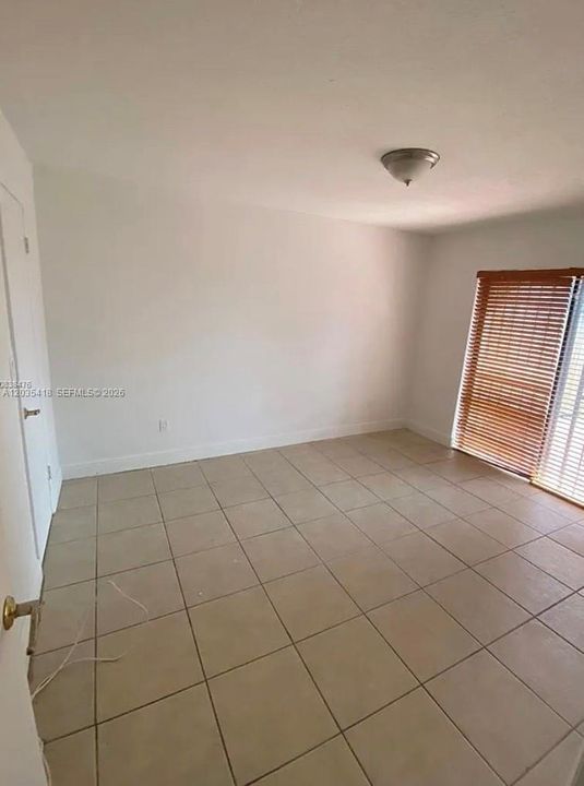 For Rent: $2,500 (2 beds, 1 baths, 864 Square Feet)