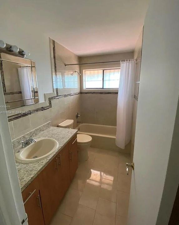 For Rent: $2,500 (2 beds, 1 baths, 864 Square Feet)