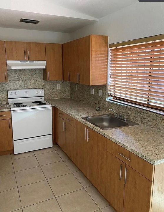 For Rent: $2,500 (2 beds, 1 baths, 864 Square Feet)
