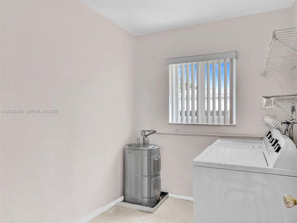 For Sale: $340,000 (2 beds, 2 baths, 1485 Square Feet)