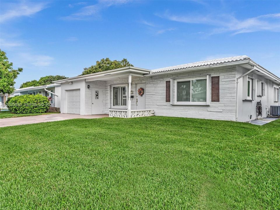 For Sale: $340,000 (2 beds, 2 baths, 1485 Square Feet)