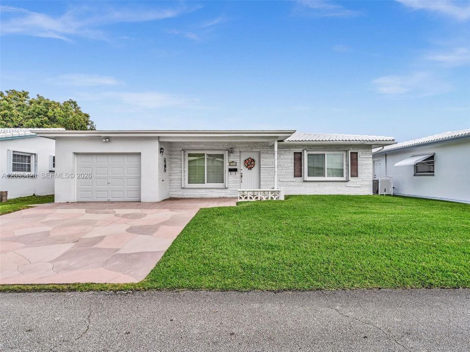 For Sale: $340,000 (2 beds, 2 baths, 1485 Square Feet)
