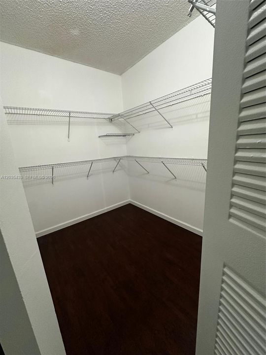 En Venta: $225,000 (1 camas, 1 baños, 887 Pies cuadrados)
