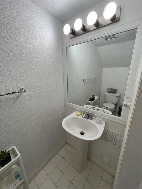 For Rent: $2,200 (2 beds, 2 baths, 1158 Square Feet)