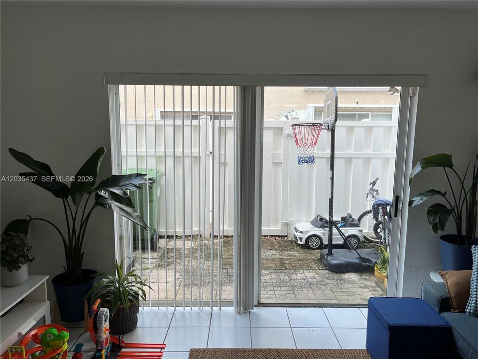 For Rent: $2,200 (2 beds, 2 baths, 1158 Square Feet)