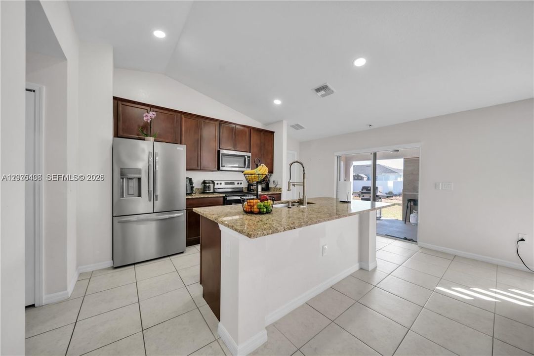 For Sale: $375,000 (3 beds, 2 baths, 1650 Square Feet)