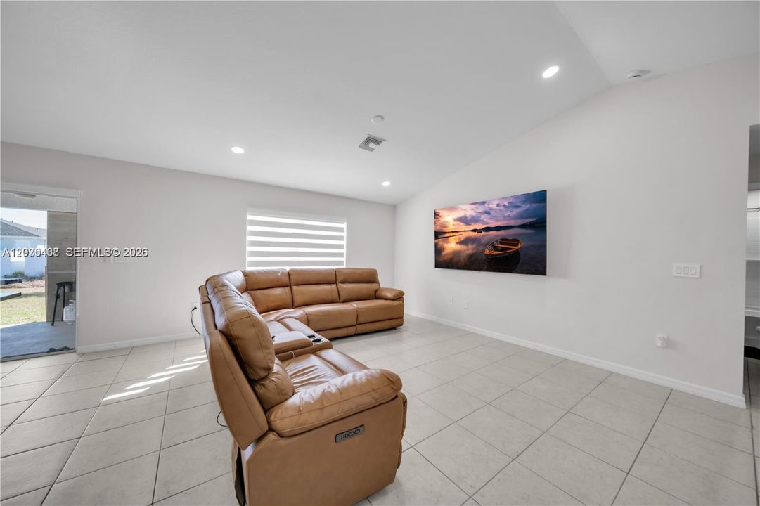 For Sale: $375,000 (3 beds, 2 baths, 1650 Square Feet)