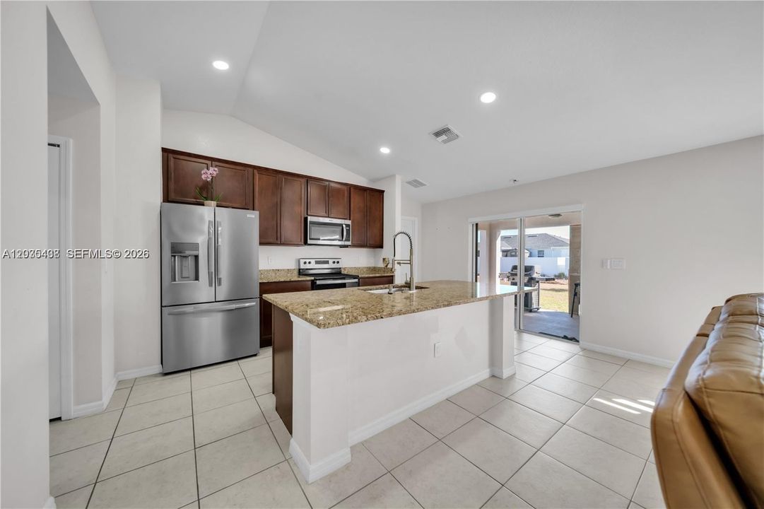 For Sale: $375,000 (3 beds, 2 baths, 1650 Square Feet)
