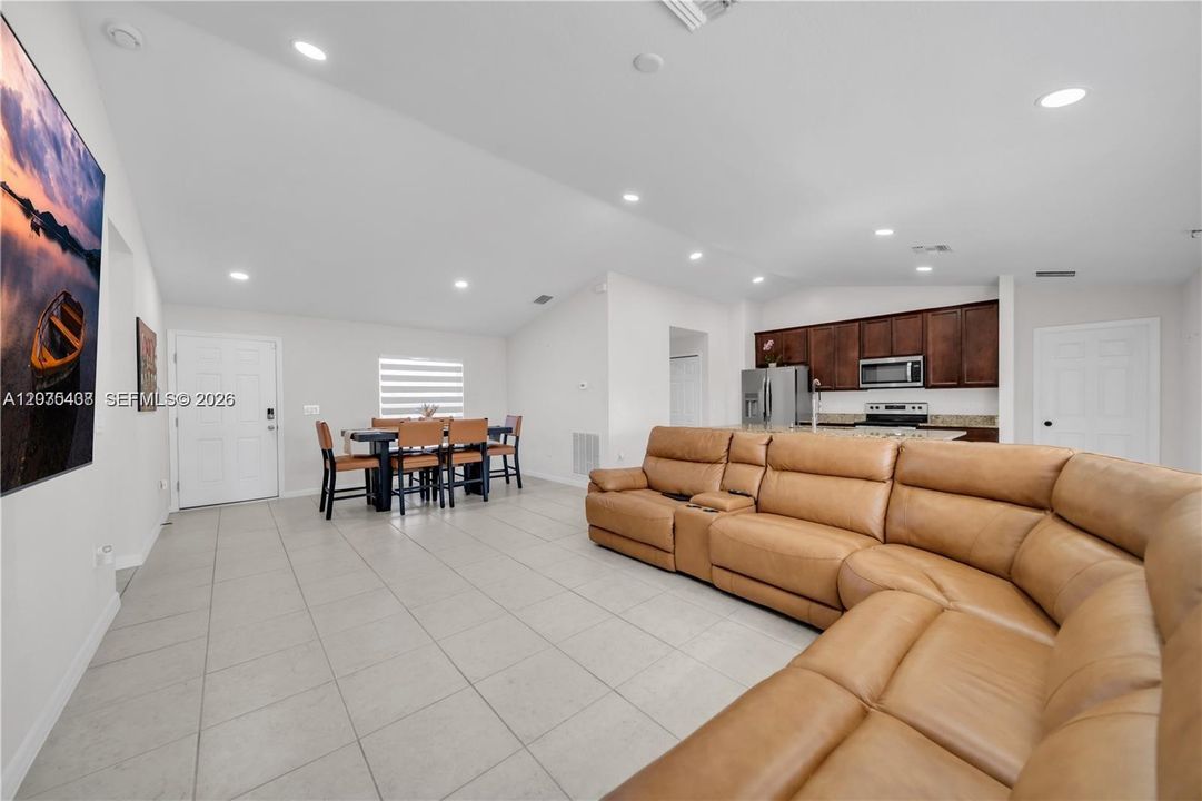 For Sale: $375,000 (3 beds, 2 baths, 1650 Square Feet)