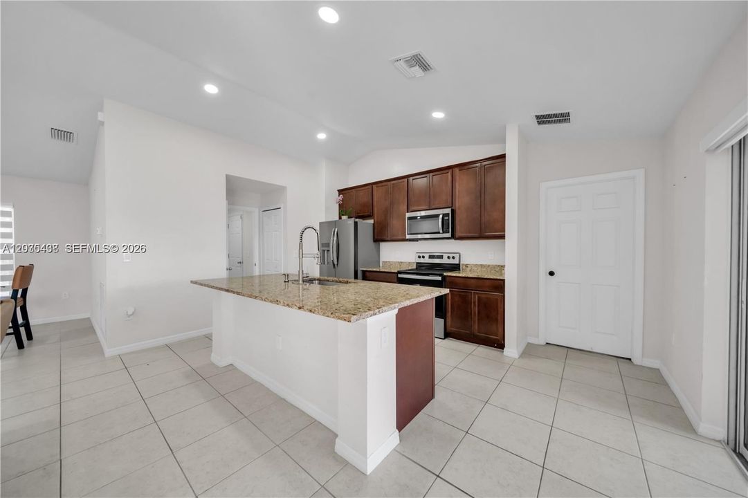 For Sale: $375,000 (3 beds, 2 baths, 1650 Square Feet)