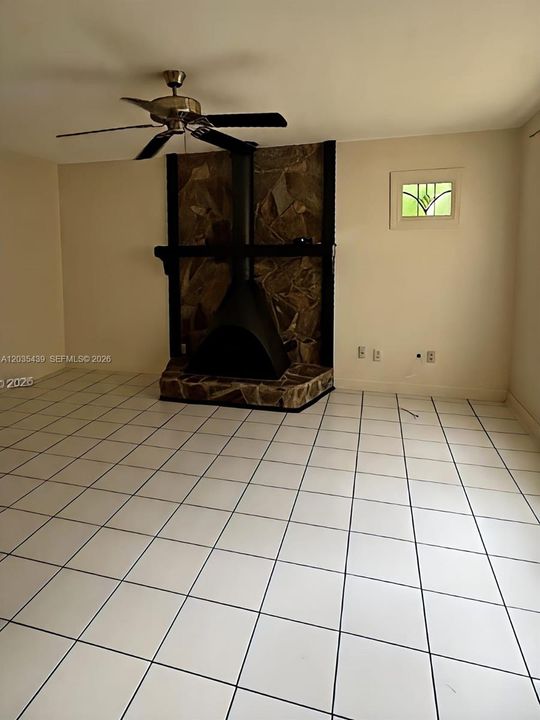 For Sale: $335,000 (3 beds, 2 baths, 1250 Square Feet)
