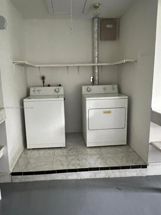 For Sale: $335,000 (3 beds, 2 baths, 1250 Square Feet)