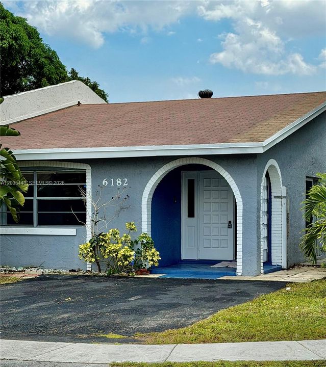 For Sale: $380,000 (2 beds, 2 baths, 1174 Square Feet)