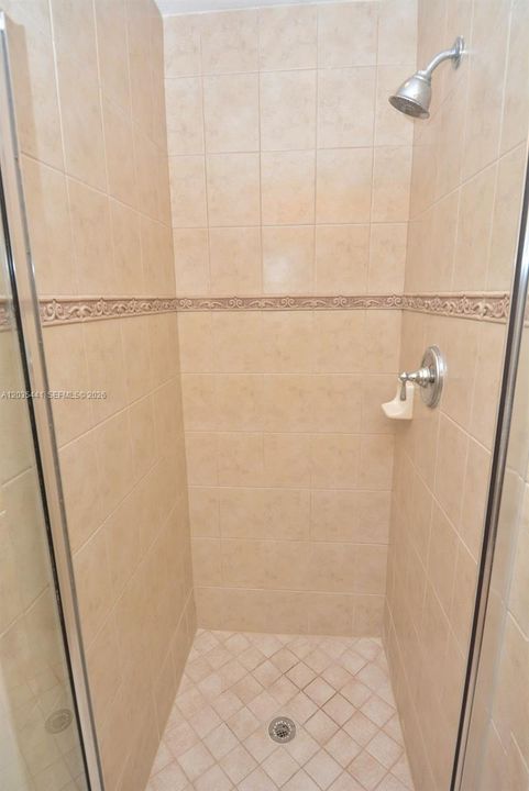 En Renta: $2,750 (4 camas, 2 baños, 2704 Pies cuadrados)