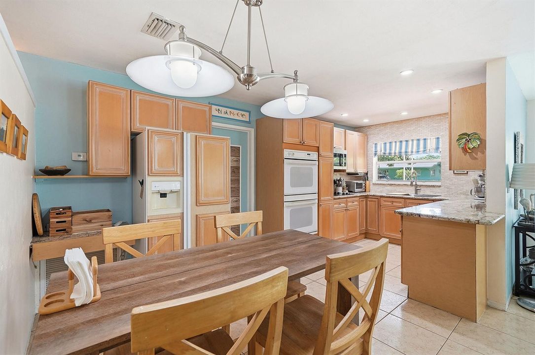 12_kitchen dining