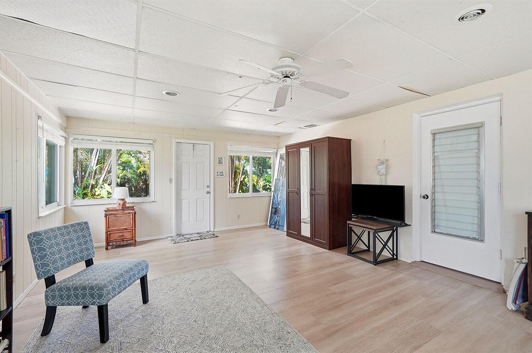 20_family room