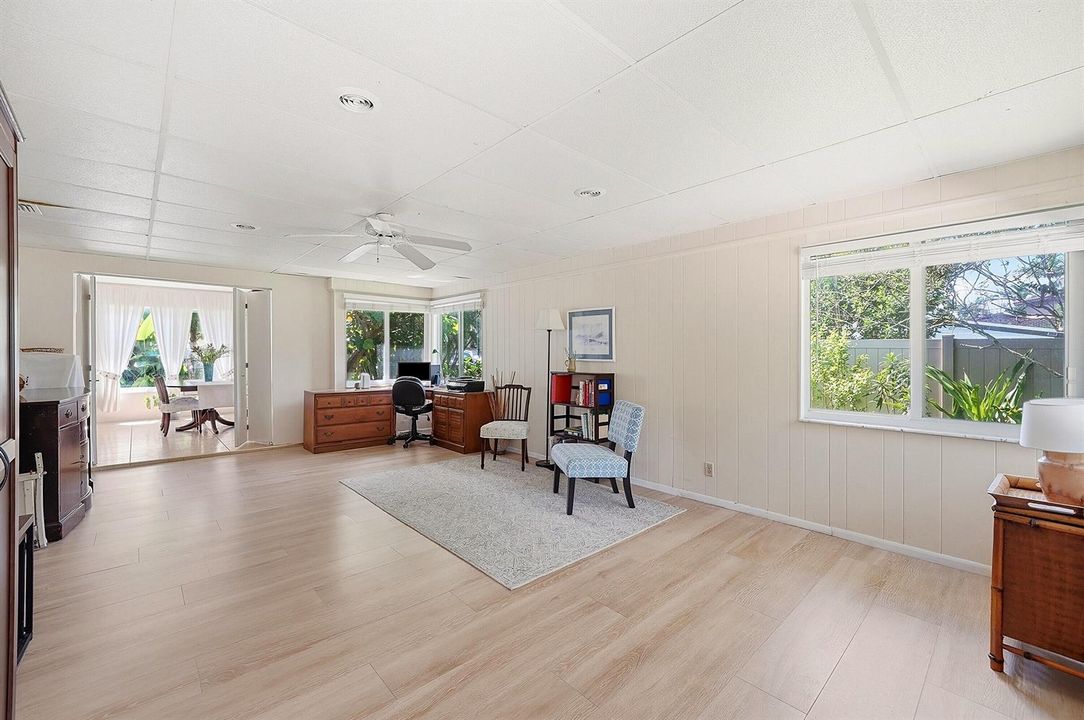 15_family room