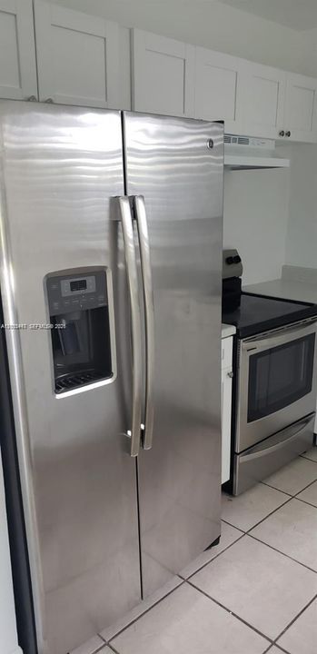 For Rent: $1,500 (2 beds, 1 baths, 835 Square Feet)