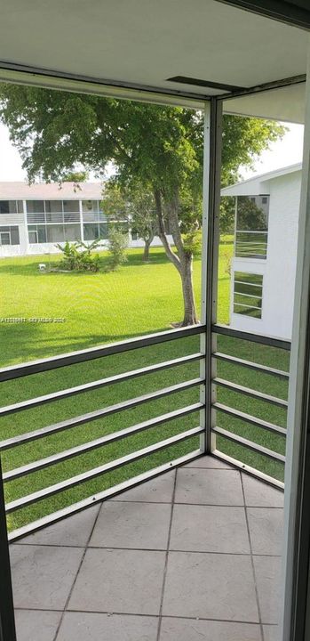 For Rent: $1,500 (2 beds, 1 baths, 835 Square Feet)