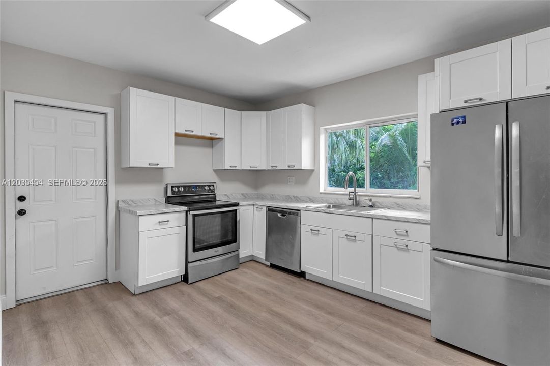 En Venta: $598,000 (4 camas, 3 baños, 1445 Pies cuadrados)