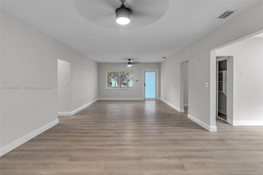 En Venta: $598,000 (4 camas, 3 baños, 1445 Pies cuadrados)