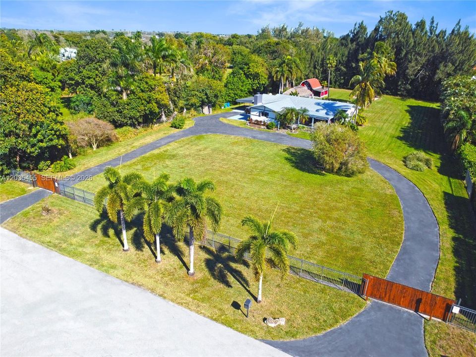 En Venta: $1,900,000 (1.51 acres)