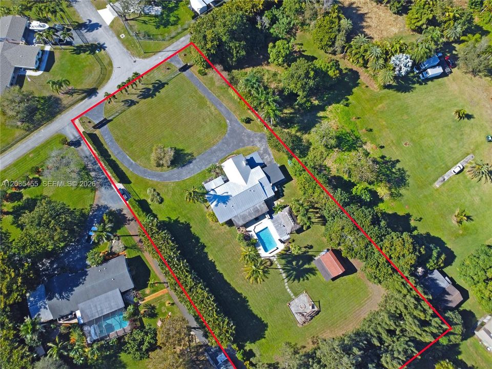 En Venta: $1,900,000 (1.51 acres)