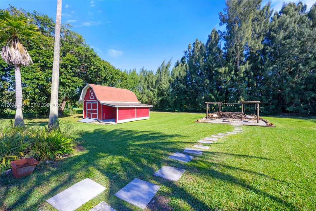 En Venta: $1,900,000 (1.51 acres)
