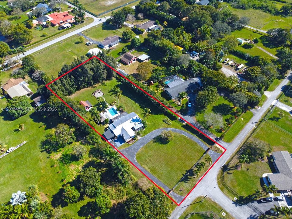En Venta: $1,900,000 (1.51 acres)
