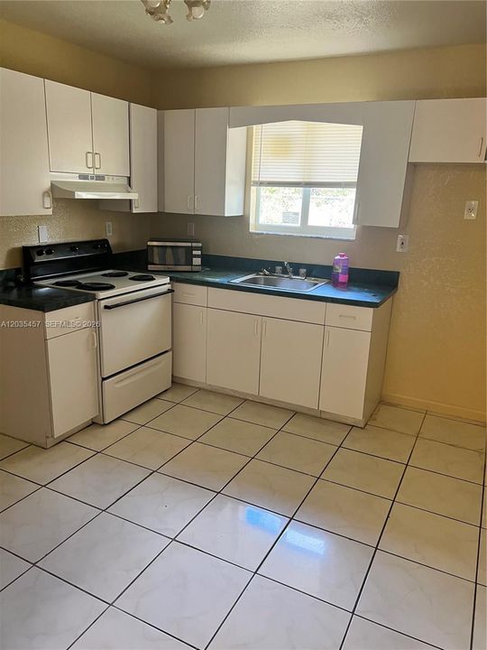 For Rent: $2,900 (3 beds, 2 baths, 2384 Square Feet)