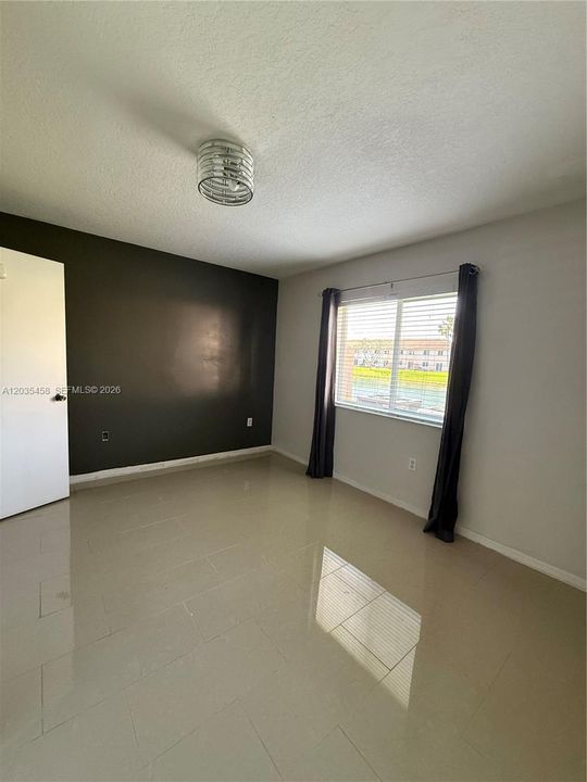 For Rent: $1,800 (2 beds, 2 baths, 822 Square Feet)