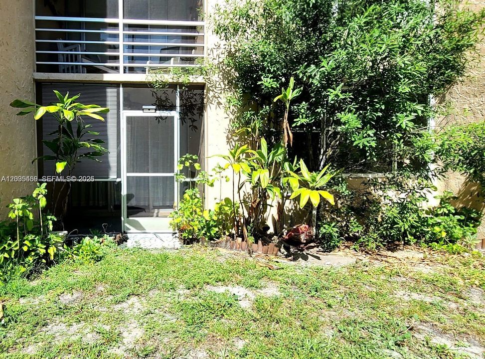 For Rent: $2,100 (2 beds, 2 baths, 965 Square Feet)
