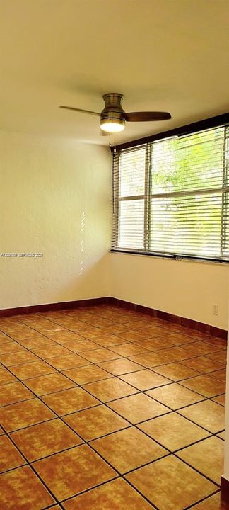 For Rent: $2,100 (2 beds, 2 baths, 965 Square Feet)