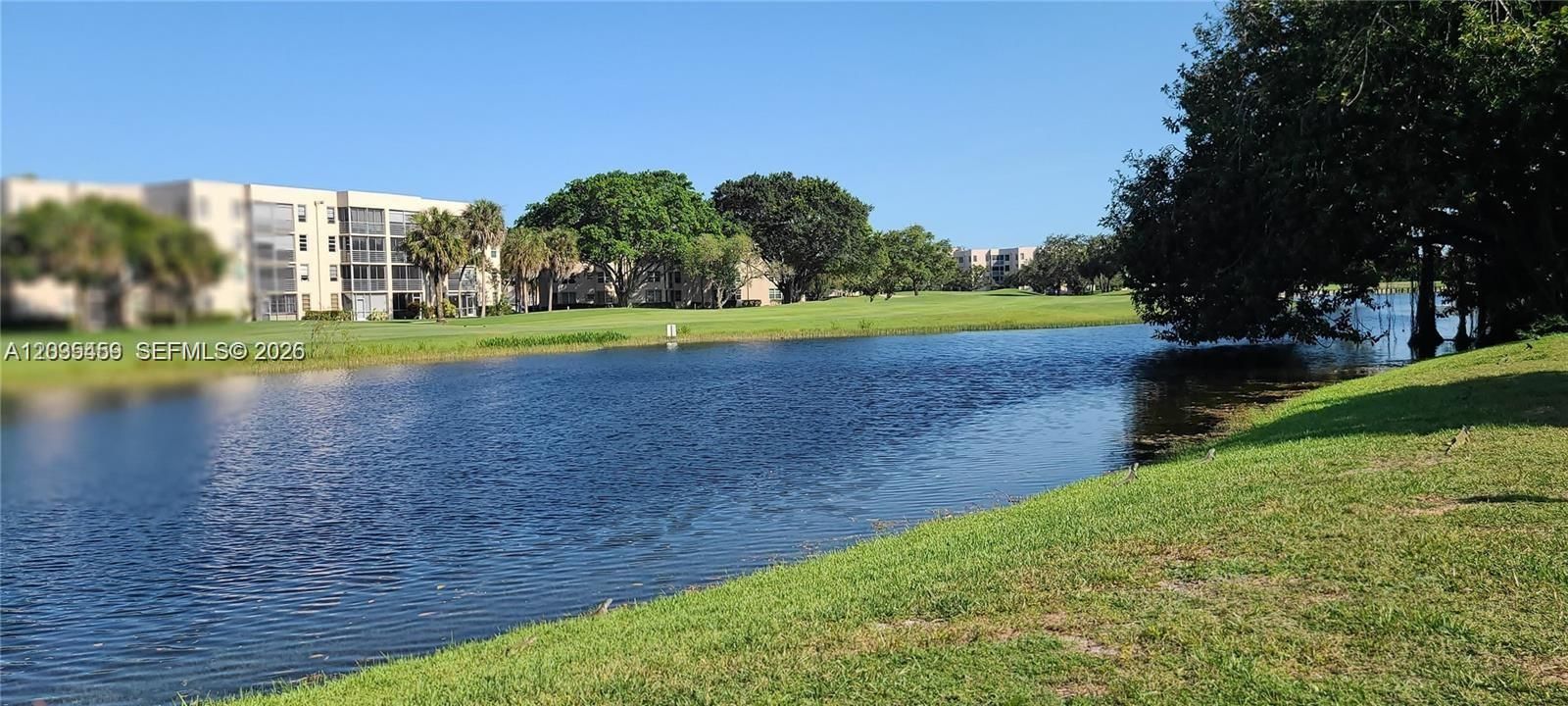 For Rent: $2,100 (2 beds, 2 baths, 965 Square Feet)