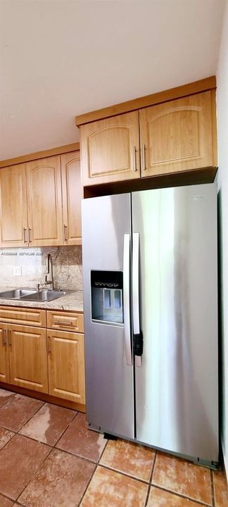 For Rent: $2,100 (2 beds, 2 baths, 965 Square Feet)