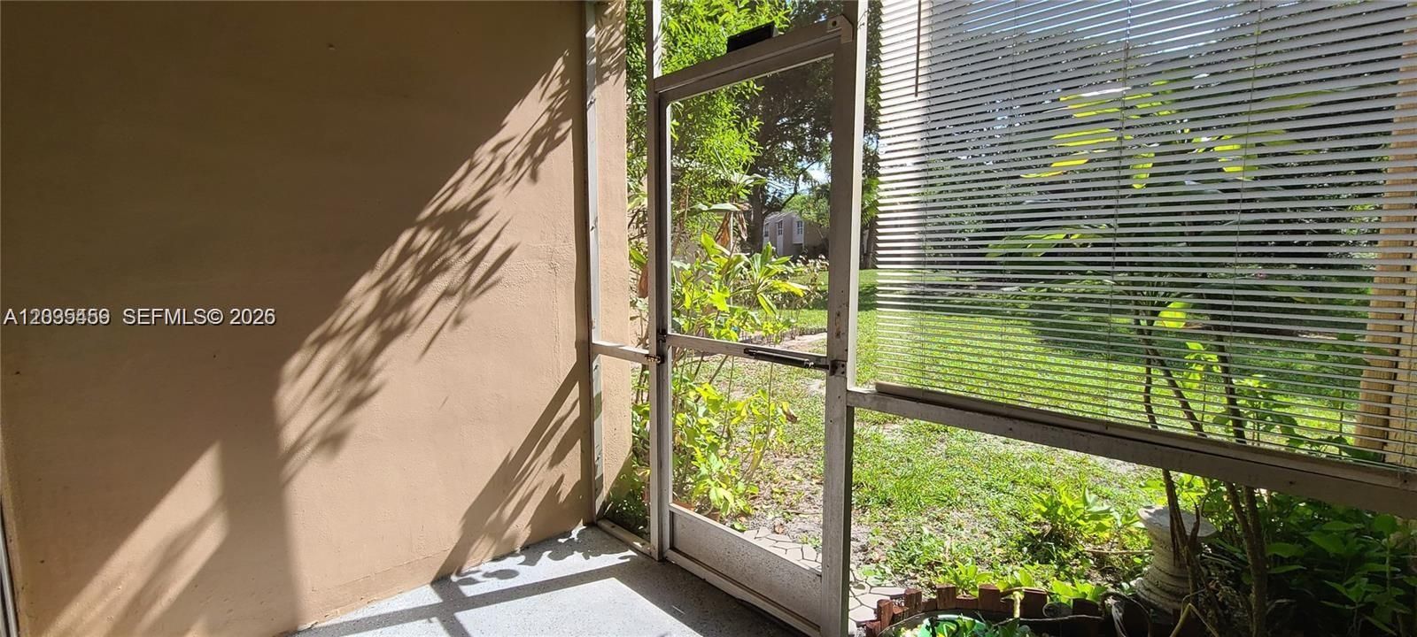 For Rent: $2,100 (2 beds, 2 baths, 965 Square Feet)