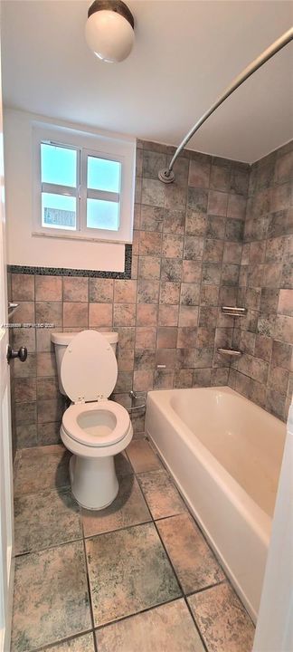 For Rent: $2,100 (2 beds, 2 baths, 965 Square Feet)