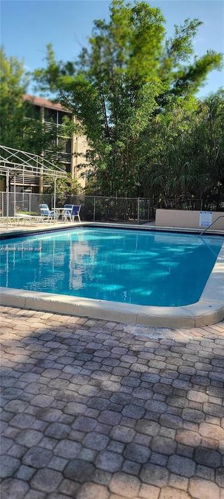 For Rent: $2,100 (2 beds, 2 baths, 965 Square Feet)