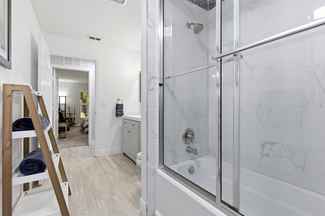 Guest / Cabana Bath