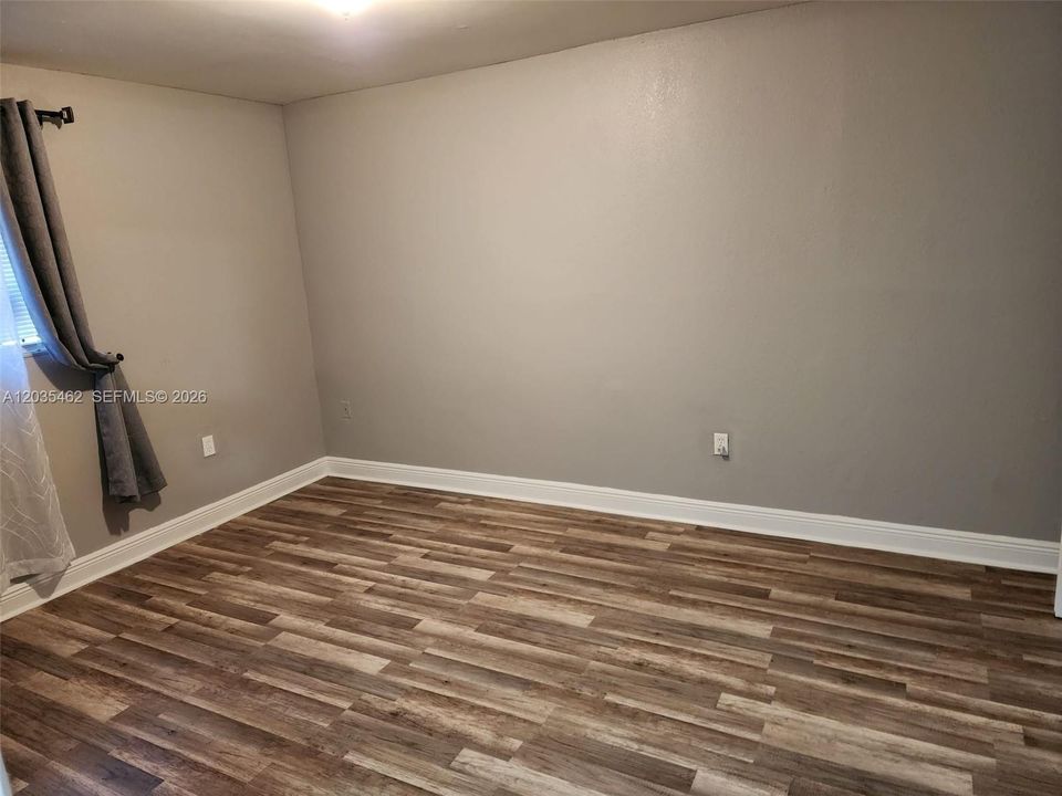 For Sale: $154,900 (2 beds, 1 baths, 862 Square Feet)