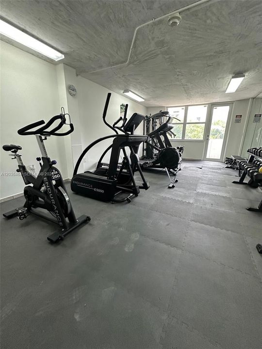 For Rent: $2,900 (1 beds, 1 baths, 845 Square Feet)