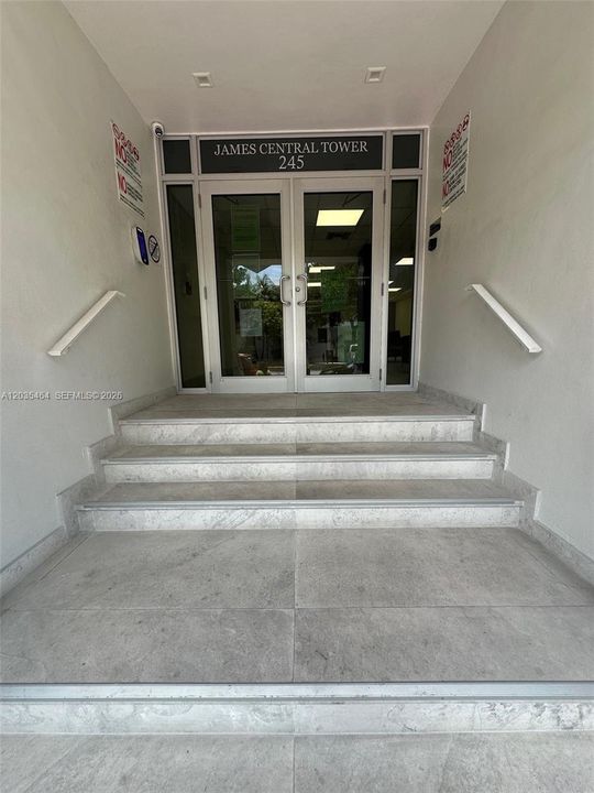For Rent: $2,900 (1 beds, 1 baths, 845 Square Feet)