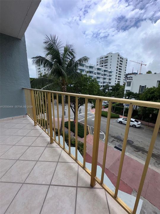 For Rent: $2,900 (1 beds, 1 baths, 845 Square Feet)