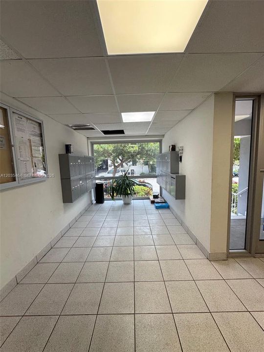 For Rent: $2,900 (1 beds, 1 baths, 845 Square Feet)