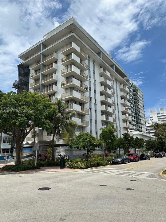 For Rent: $2,900 (1 beds, 1 baths, 845 Square Feet)