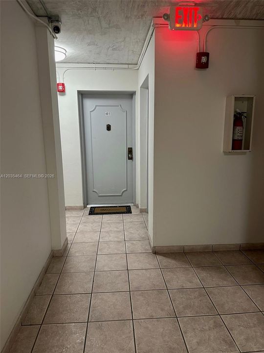 For Rent: $2,900 (1 beds, 1 baths, 845 Square Feet)